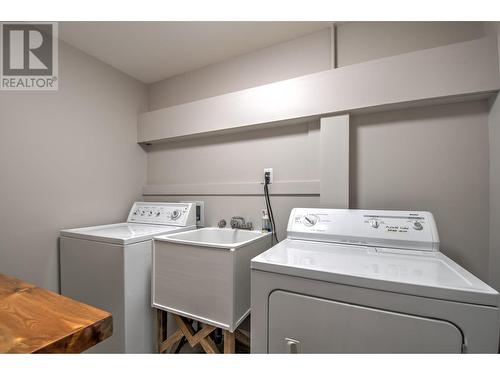 655 Clifton Road S, Kelowna, BC - Indoor Photo Showing Laundry Room