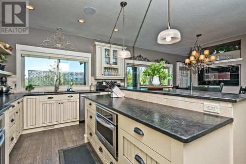 145 Grizzly Place, Osoyoos, BC - Indoor Photo Showing Kitchen With Upgraded Kitchen