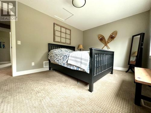 145 Grizzly Place, Osoyoos, BC - Indoor Photo Showing Bedroom