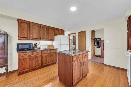 1121 Indiana Road E, Canfield, ON - Indoor Photo Showing Kitchen