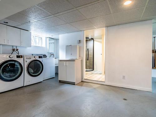 Salle de lavage - 107 Ch. De La Pointe-À-Comeau, Shawinigan, QC - Indoor Photo Showing Laundry Room