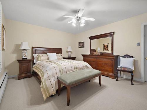 Master bedroom - 575 Boul. Alexis-Nihon, Montréal (Saint-Laurent), QC - Indoor Photo Showing Bedroom