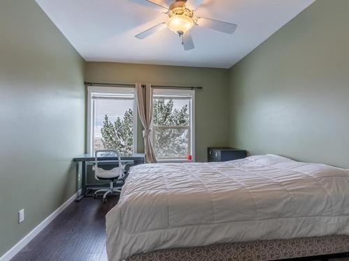 13-445 Dalgleish Drive, Kamloops, BC - Indoor Photo Showing Bedroom
