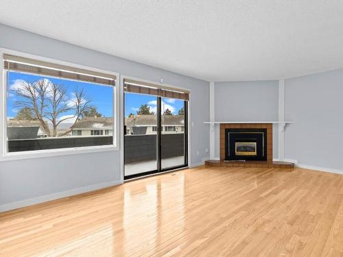 29-1810 Springhill Drive, Kamloops, BC - Indoor Photo Showing Living Room With Fireplace