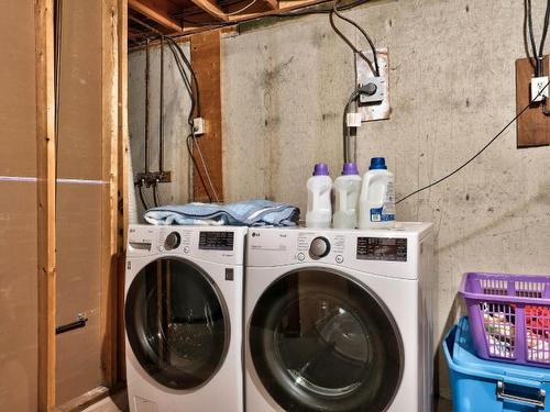 372 Waddington Drive, Kamloops, BC - Indoor Photo Showing Laundry Room