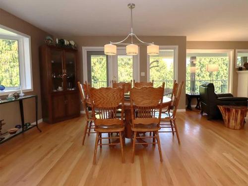 4830 Goodwin Road, South Shuswap, BC - Indoor Photo Showing Dining Room