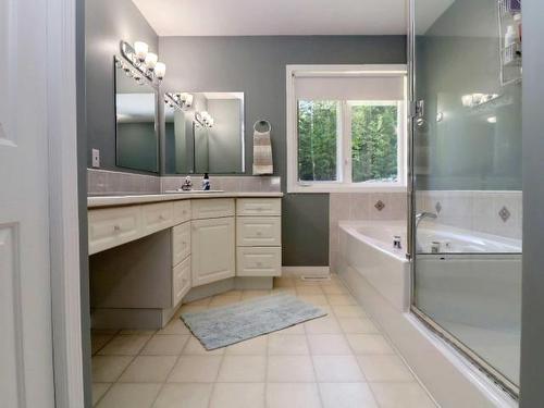 4830 Goodwin Road, South Shuswap, BC - Indoor Photo Showing Bathroom