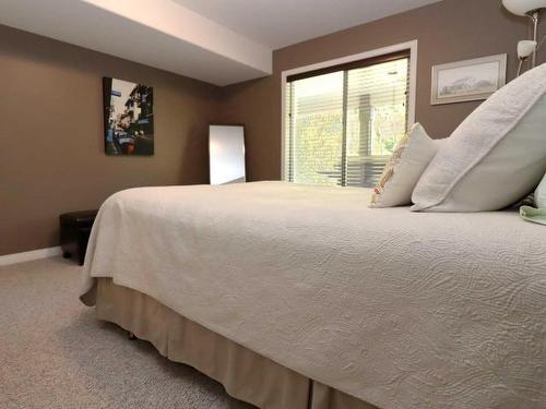4830 Goodwin Road, South Shuswap, BC - Indoor Photo Showing Bedroom