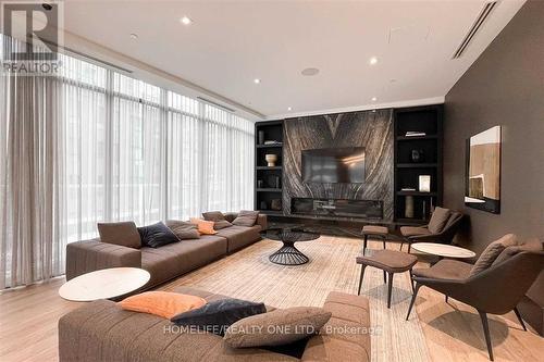 #2102 -403 Church St, Toronto, ON - Indoor Photo Showing Living Room