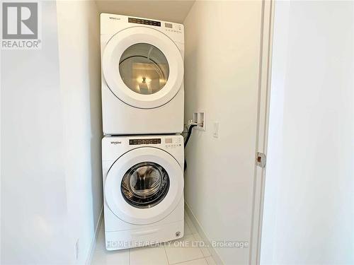 #2102 -403 Church St, Toronto, ON - Indoor Photo Showing Laundry Room