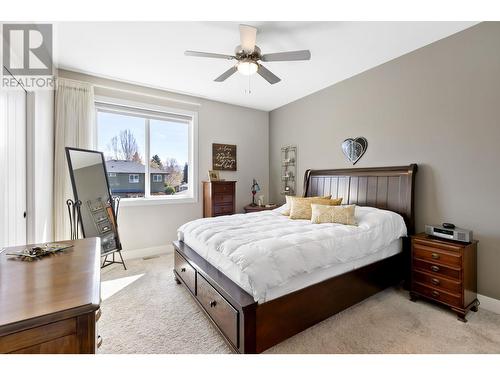 987 Laurier Avenue, Kelowna, BC - Indoor Photo Showing Bedroom