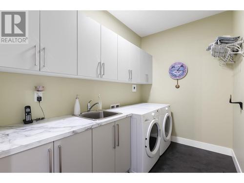 987 Laurier Avenue, Kelowna, BC - Indoor Photo Showing Laundry Room