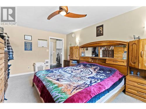 4731 71 Avenue Ne, Canoe, BC - Indoor Photo Showing Bedroom