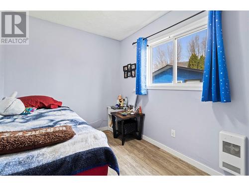4731 71 Avenue Ne, Canoe, BC - Indoor Photo Showing Bedroom