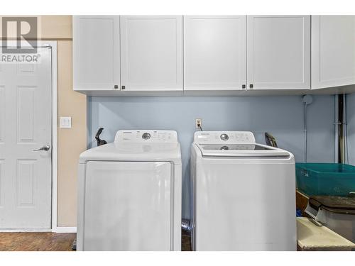 4731 71 Avenue Ne, Canoe, BC - Indoor Photo Showing Laundry Room