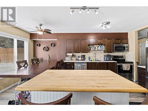 4731 71 Avenue Ne, Canoe, BC - Indoor Photo Showing Kitchen With Double Sink