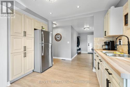 11 Delaware St, St. Catharines, ON - Indoor Photo Showing Kitchen