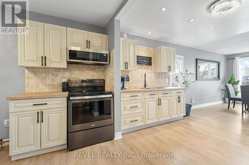 11 Delaware St, St. Catharines, ON - Indoor Photo Showing Kitchen