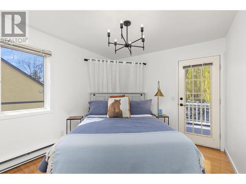 1868 Marshall Street, Kelowna, BC - Indoor Photo Showing Bedroom