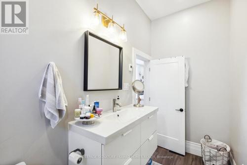 16 Ramore St, Cambridge, ON - Indoor Photo Showing Bathroom