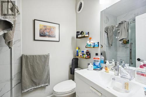 16 Ramore Street, Cambridge, ON - Indoor Photo Showing Bathroom