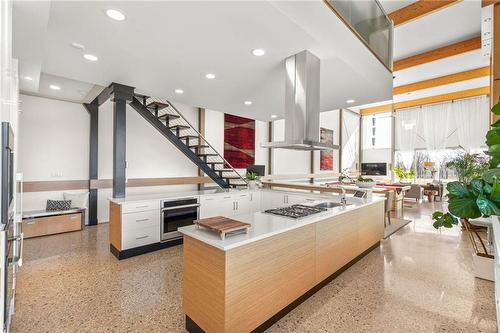 490 Seekings Street, Headingley, MB - Indoor Photo Showing Kitchen With Upgraded Kitchen