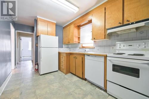 339 Cosburn Ave, Toronto, ON - Indoor Photo Showing Kitchen