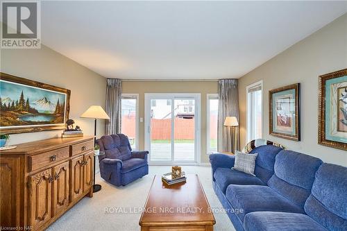 1063 Hansler Road, Welland, ON - Indoor Photo Showing Living Room