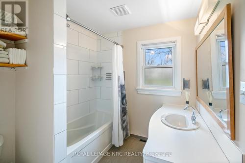 396 Helena Street, Fort Erie, ON - Indoor Photo Showing Bathroom