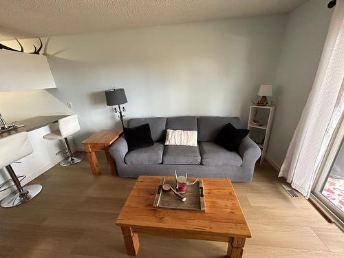 808 - 880 Northstar Drive, Kimberley, BC - Indoor Photo Showing Living Room