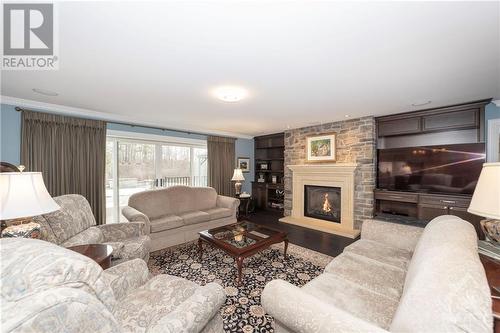 1506 Monaghan Lane, Ottawa, ON - Indoor Photo Showing Living Room With Fireplace