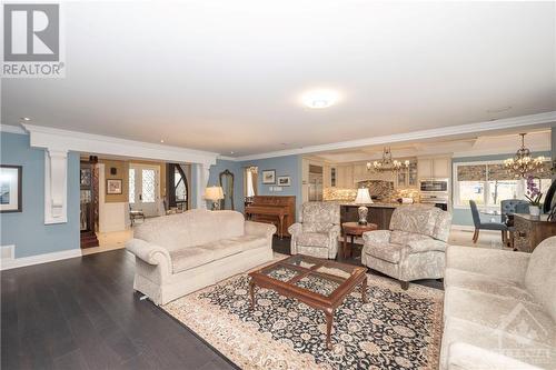 1506 Monaghan Lane, Ottawa, ON - Indoor Photo Showing Living Room
