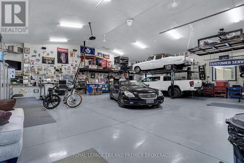 9941 Nipigon Street, Lambton Shores, ON - Indoor Photo Showing Garage