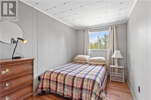 7936 Katharine Street, Lambton Shores, ON - Indoor Photo Showing Bedroom