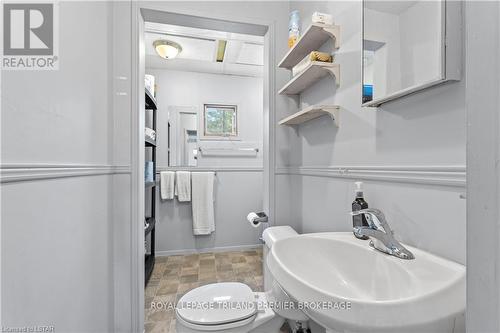 7936 Katharine Street, Lambton Shores, ON - Indoor Photo Showing Bathroom