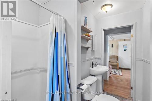 7936 Katharine St, Lambton Shores, ON - Indoor Photo Showing Bathroom