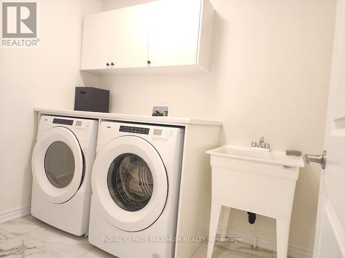 2141 Speare Crt, Innisfil, ON - Indoor Photo Showing Laundry Room