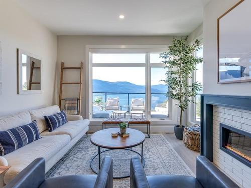 3384 Lavender Lane, Kelowna, BC - Indoor Photo Showing Living Room With Fireplace