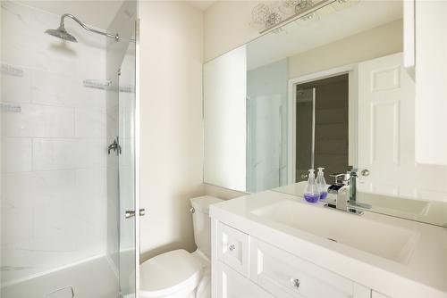 103-4630 Ponderosa Drive, Peachland, BC - Indoor Photo Showing Bathroom
