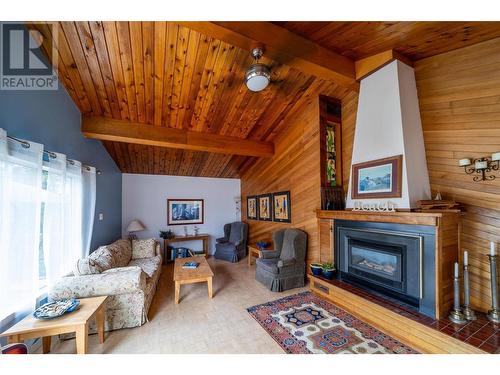 17130 Coral Beach Road, Lake Country, BC - Indoor Photo Showing Living Room With Fireplace