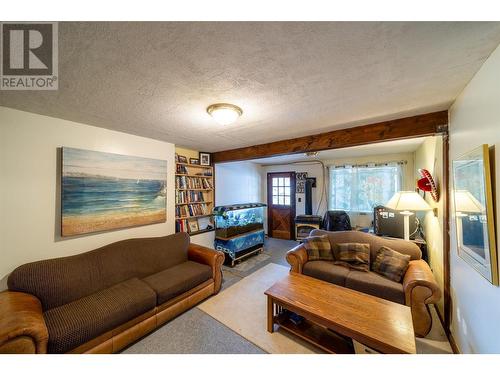 17130 Coral Beach Road, Lake Country, BC - Indoor Photo Showing Living Room
