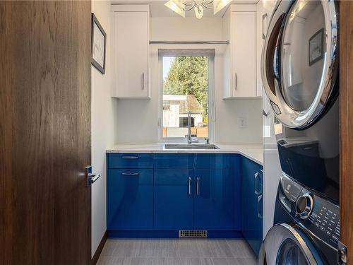 1437 Madrona Dr, Nanoose Bay, BC - Indoor Photo Showing Laundry Room