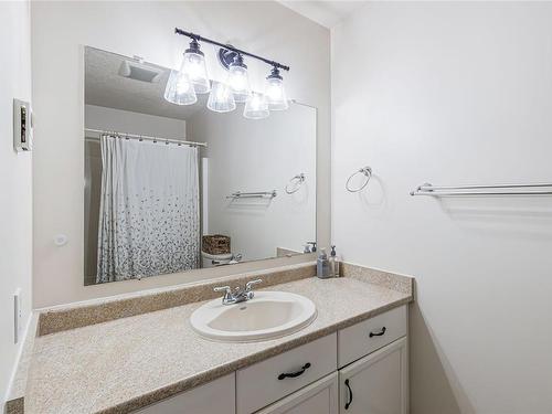 305-3089 Barons Rd, Nanaimo, BC - Indoor Photo Showing Bathroom