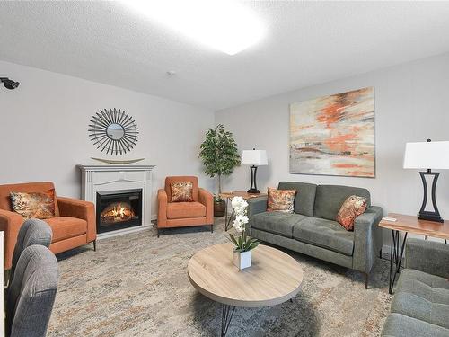 401-1115 Rockland Ave, Victoria, BC - Indoor Photo Showing Living Room With Fireplace