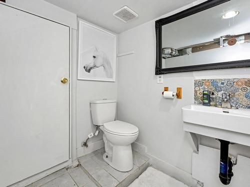 415 Boleskine Rd, Saanich, BC - Indoor Photo Showing Bathroom