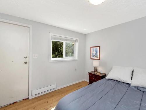 415 Boleskine Rd, Saanich, BC - Indoor Photo Showing Bedroom