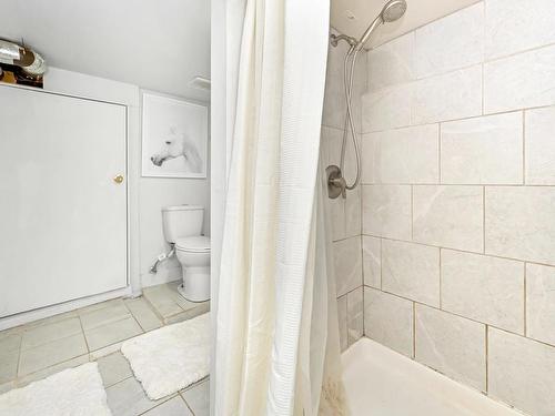415 Boleskine Rd, Saanich, BC - Indoor Photo Showing Bathroom
