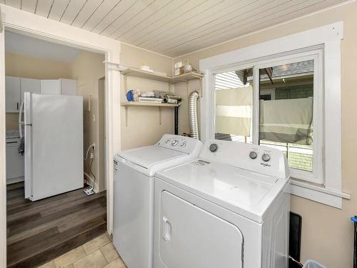 415 Boleskine Rd, Saanich, BC - Indoor Photo Showing Laundry Room