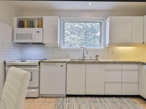 58 Clareville Cres, Toronto, ON - Indoor Photo Showing Kitchen