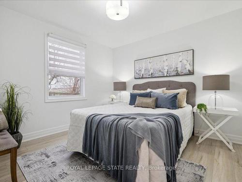 2015 Stanfield Rd, Mississauga, ON - Indoor Photo Showing Bedroom